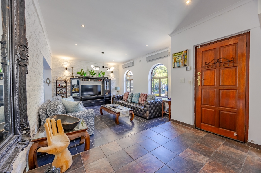 5 Bedroom Property for Sale in Flamingo Vlei Western Cape